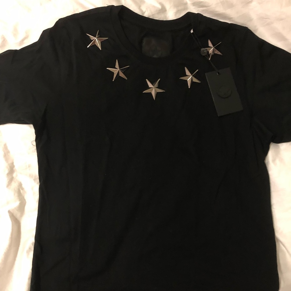 Conflict tshirt size L slim fit more like a Medium.